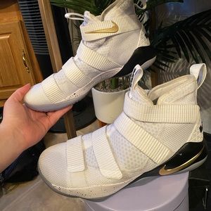 Nike LJ Zoom basketball shoes